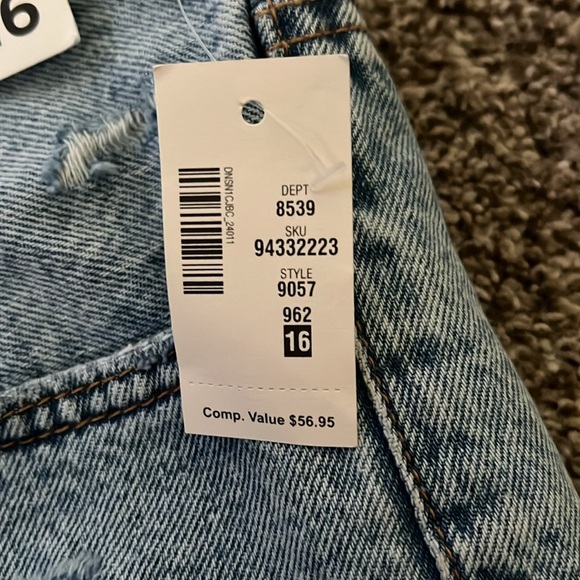 AERO Vintage High Rise Shorty 2.5” shorts - Picture 4 of 5